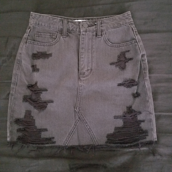 Hollister High Rise Distressed Jean Skirt, Size 1, Waist 25, Black Wash Frayed - Picture 4 of 7